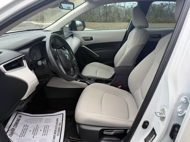 Used 2025 Toyota Corolla Cross L FWD image 3