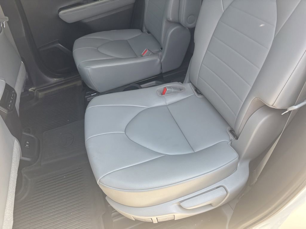 Used 2021 Toyota Highlander XLE w/ Protection Package #3 (TMS) AWD/4WD image 38