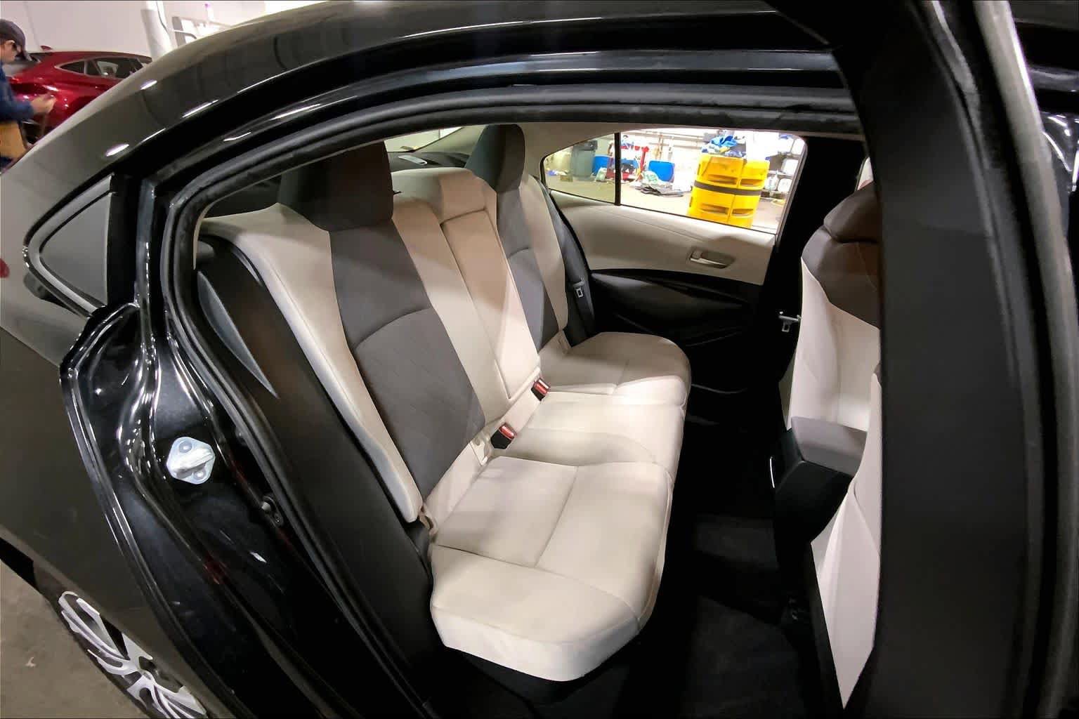 Used 2020 Toyota Corolla LE FWD image 20