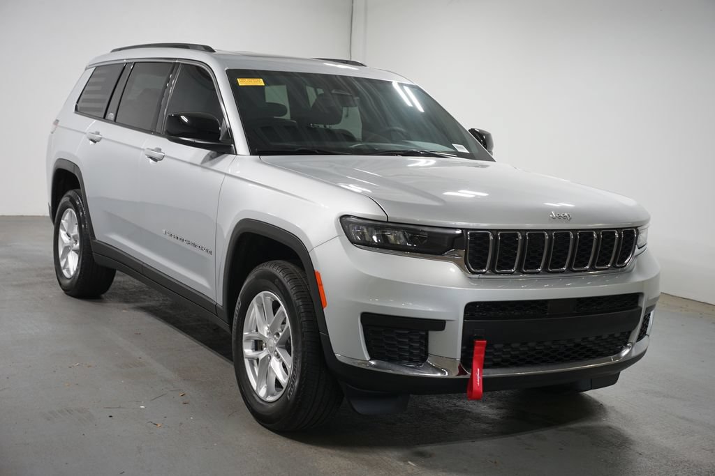 Used 2025 Jeep Grand Cherokee L Laredo RWD image 3