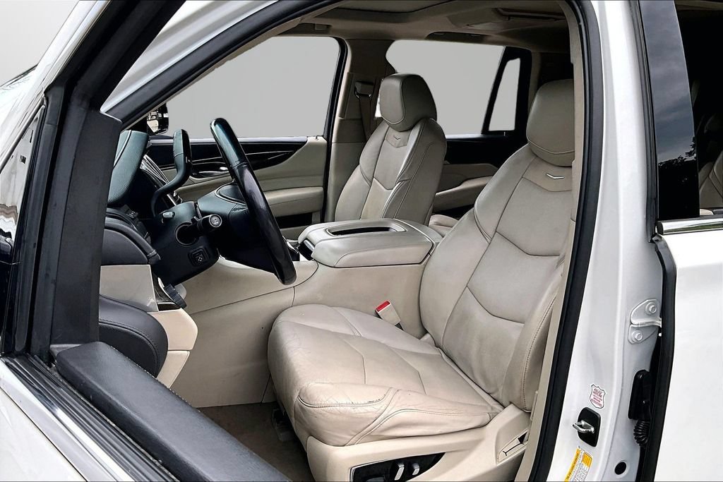 Used 2020 Cadillac Escalade Luxury AWD/4WD image 21