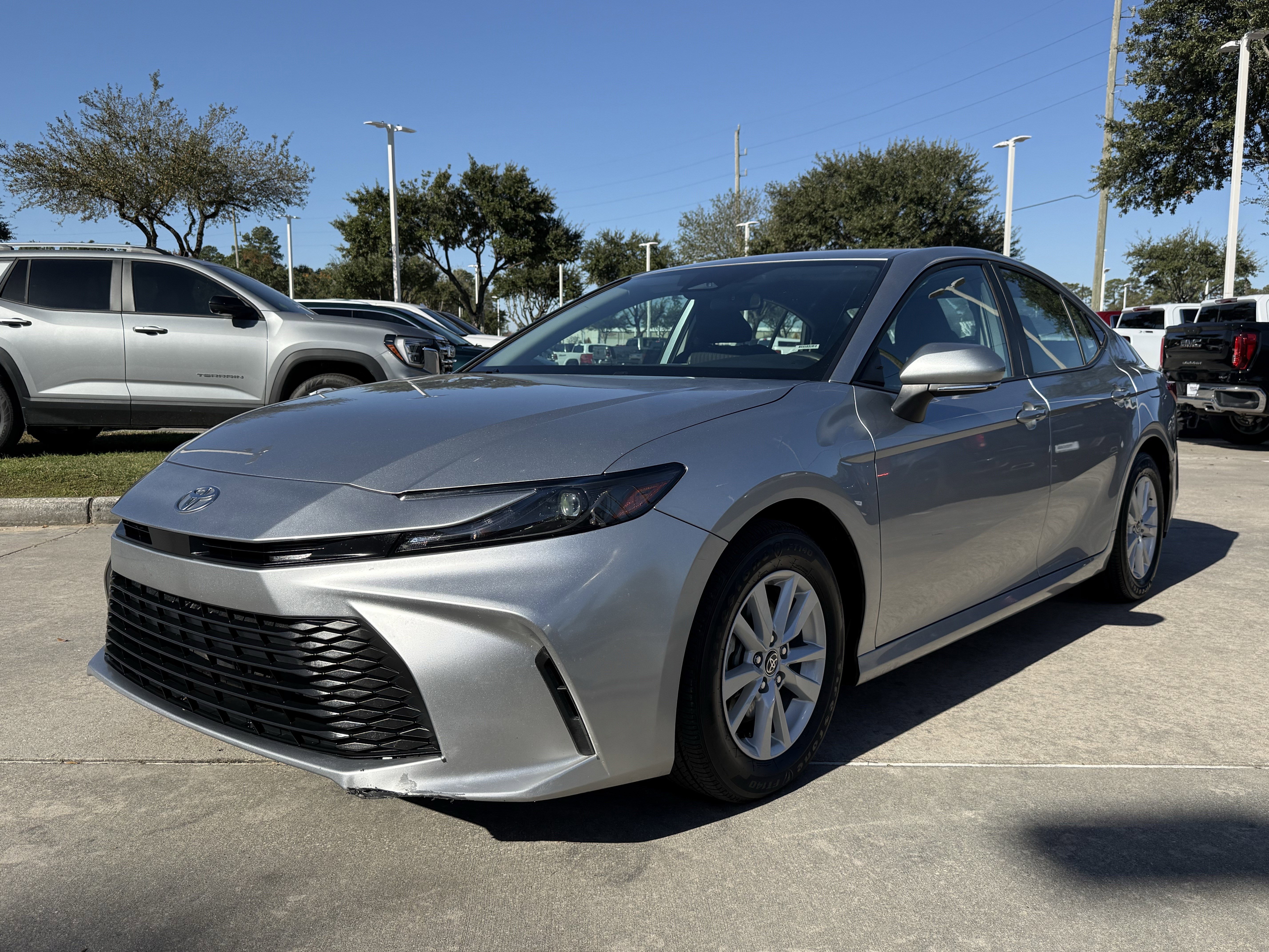 Used 2025 Toyota Camry LE image 9