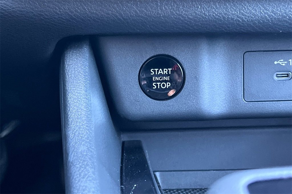 Used 2025 Nissan Rogue SV image 24