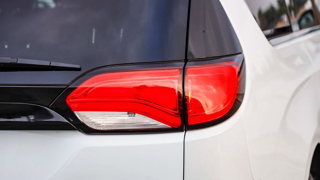 Used 2024 Chrysler Voyager LX image 10