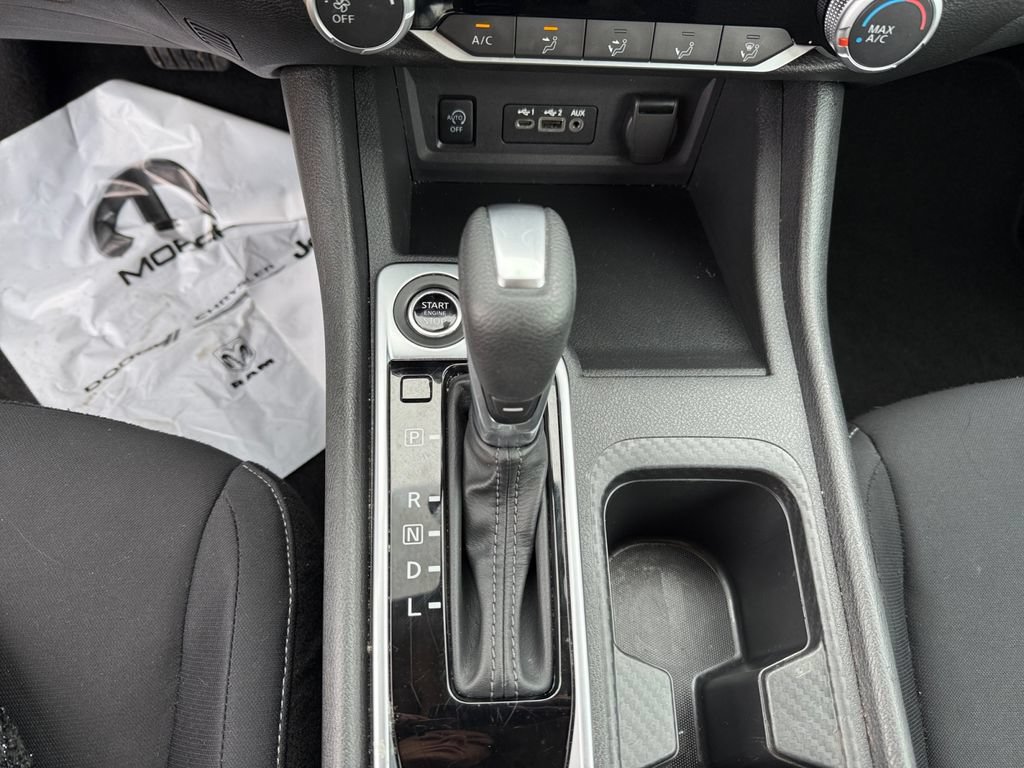 Used 2025 Nissan Sentra SV FWD image 30