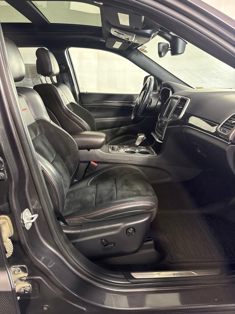 Used 2017 Jeep Grand Cherokee Trailhawk w/ Trailhawk Luxury Group AWD/4WD image 17