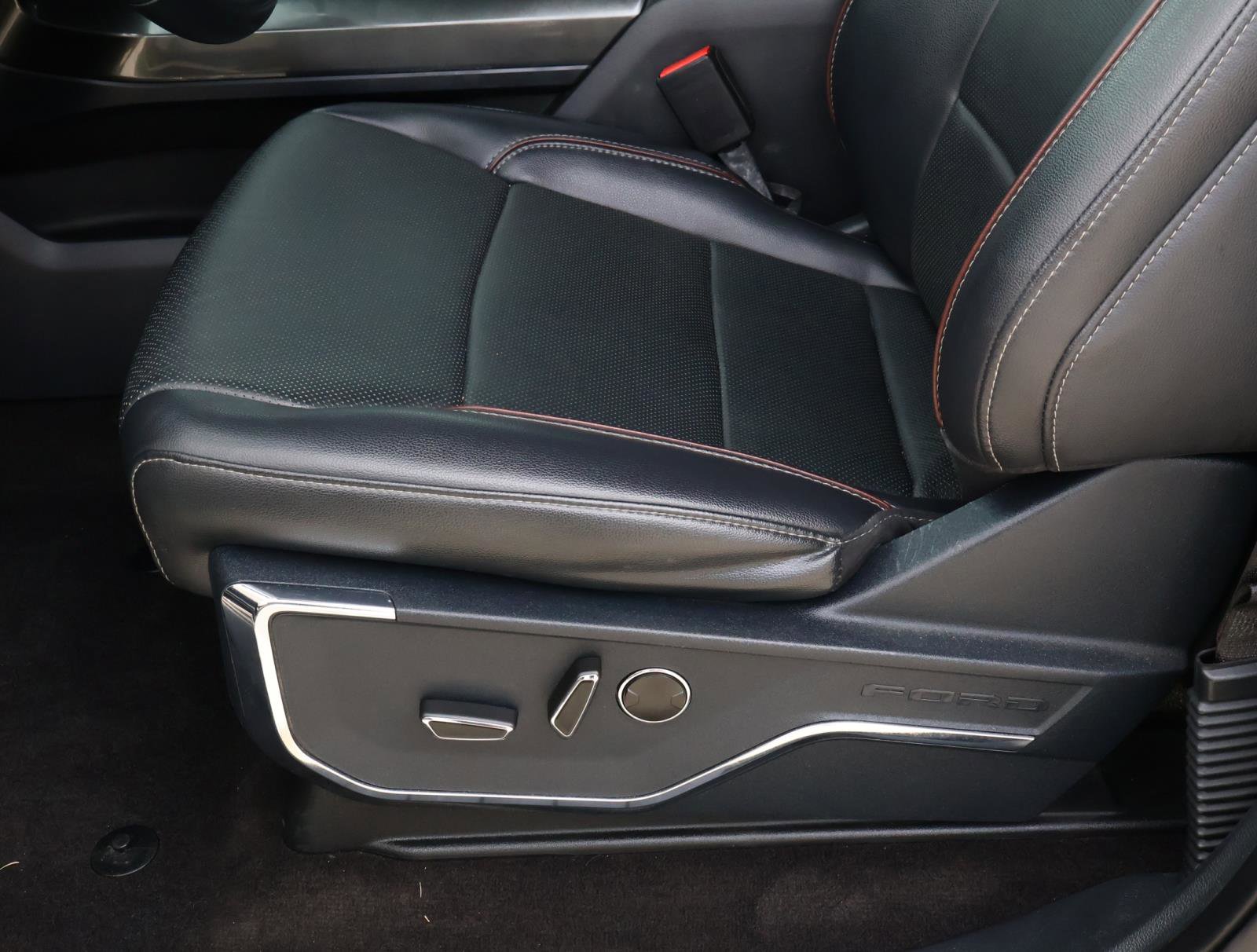 Used 2021 Ford F150 Lariat w/ Max Trailer Tow Package image 15
