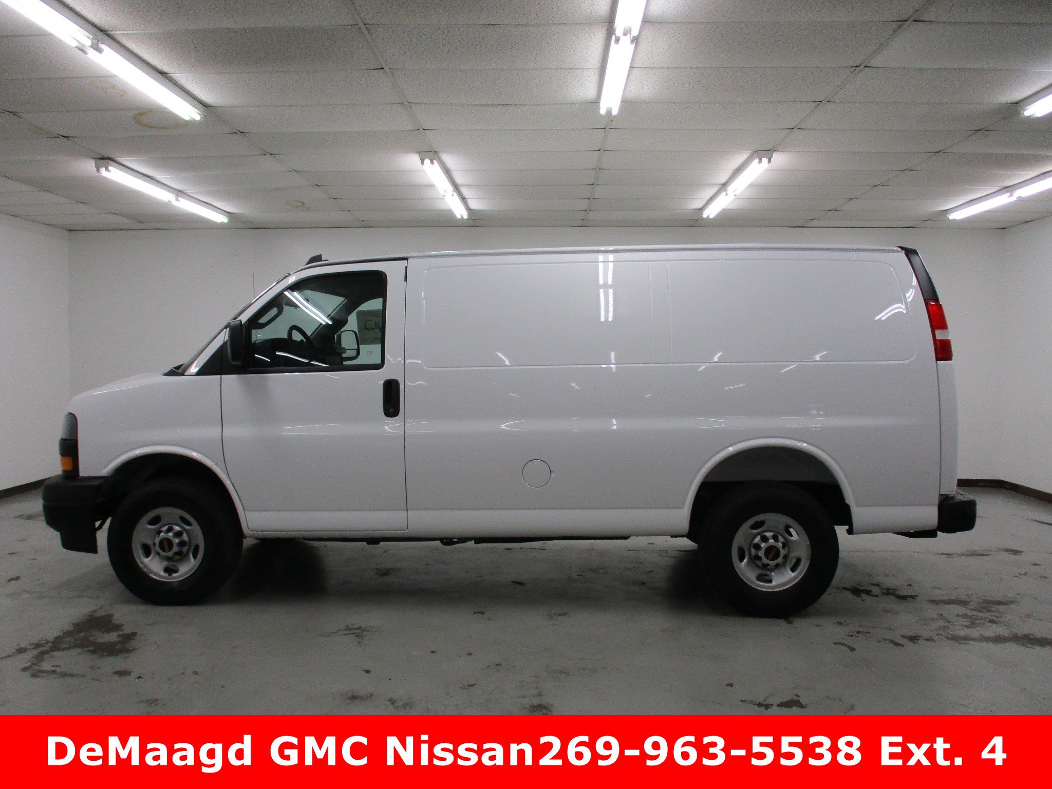 New 2025 GMC Savana 3500 image 2