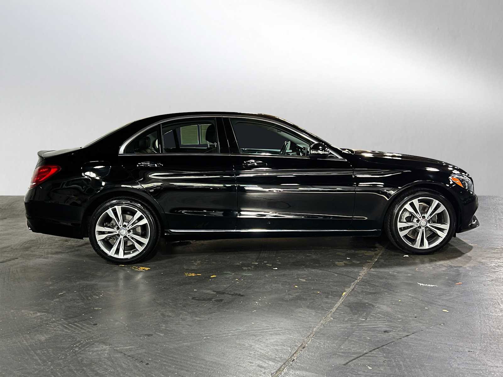 Used 2015 Mercedes-Benz C 300 4MATIC Sedan image 2