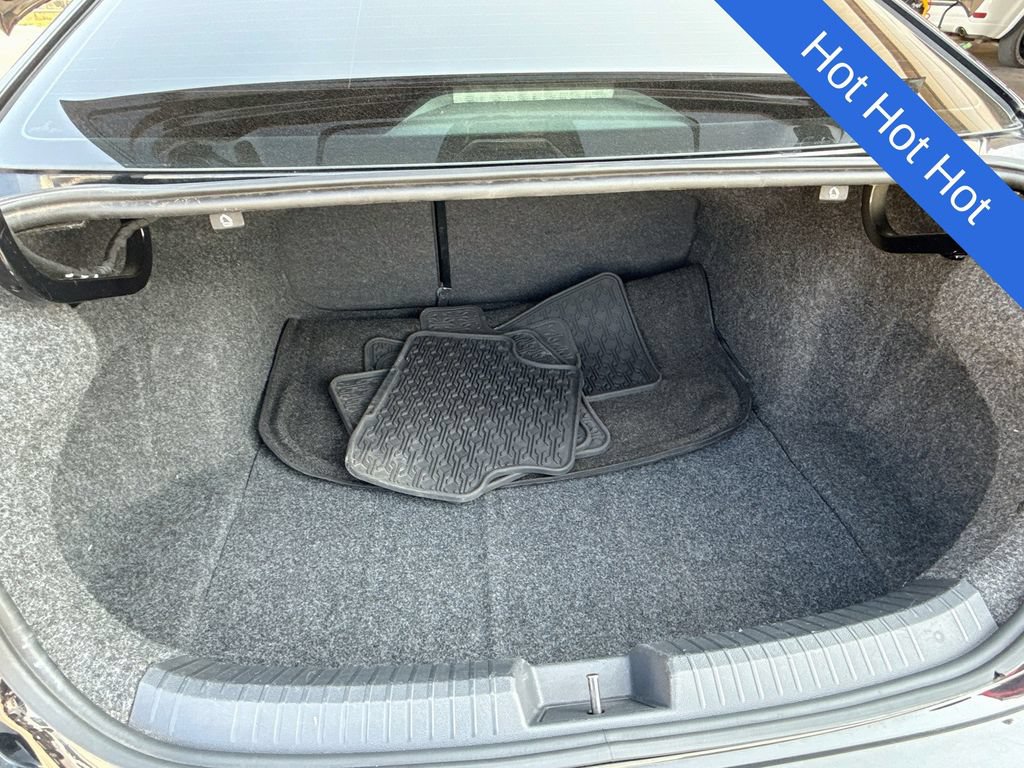 Used 2019 Volkswagen Jetta SE w/ Cold Weather Package FWD image 21