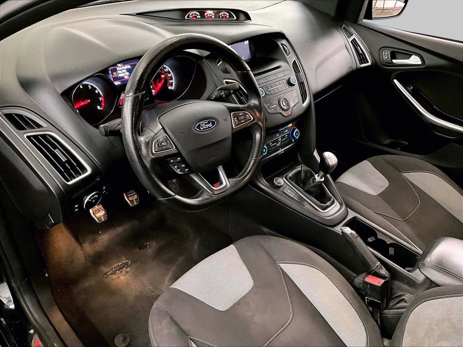 Used 2017 Ford Focus ST image 12