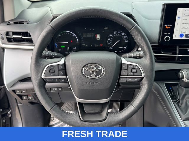 Used 2025 Toyota Sienna XLE image 26