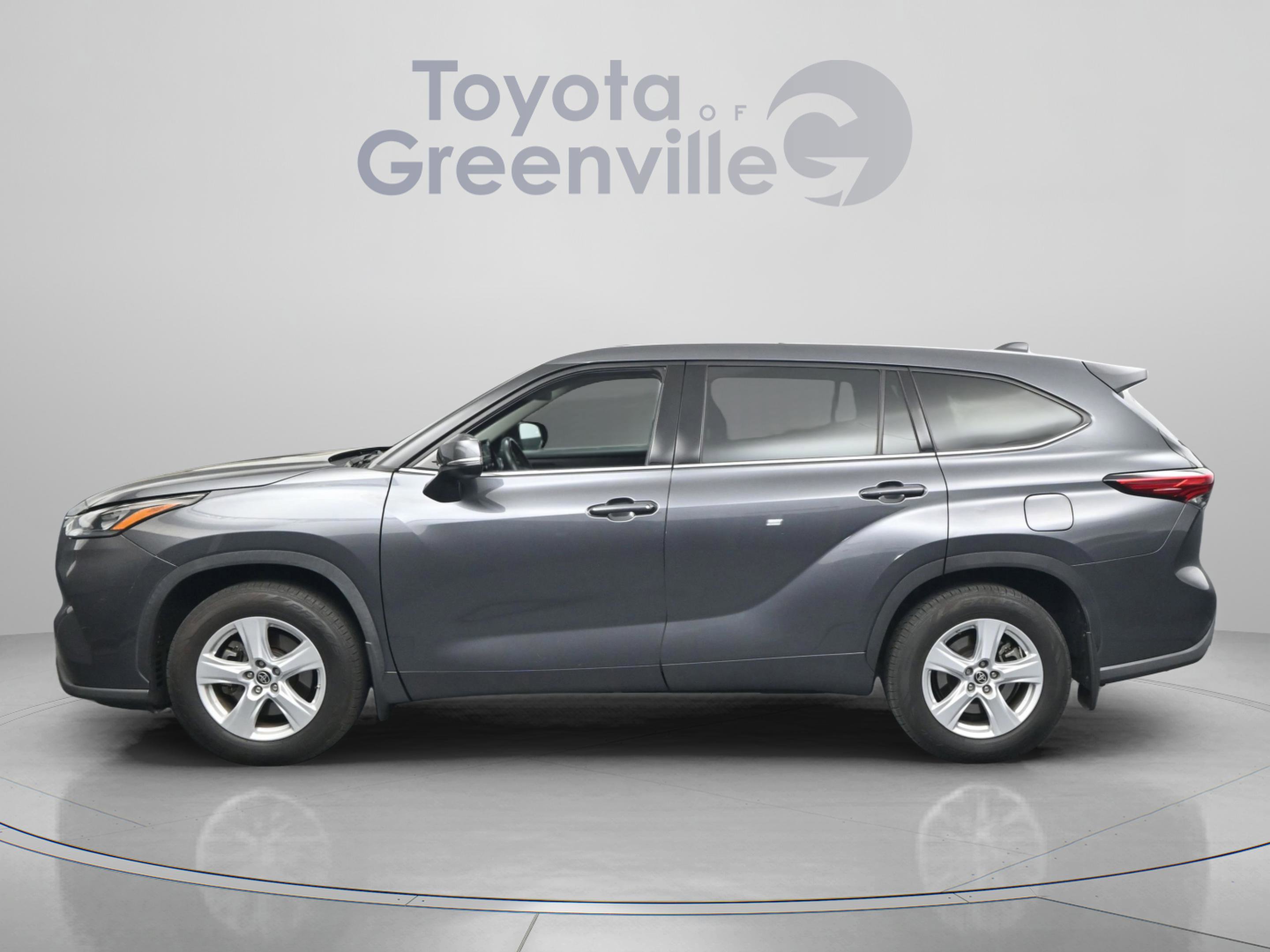 Used 2020 Toyota Highlander LE image 5