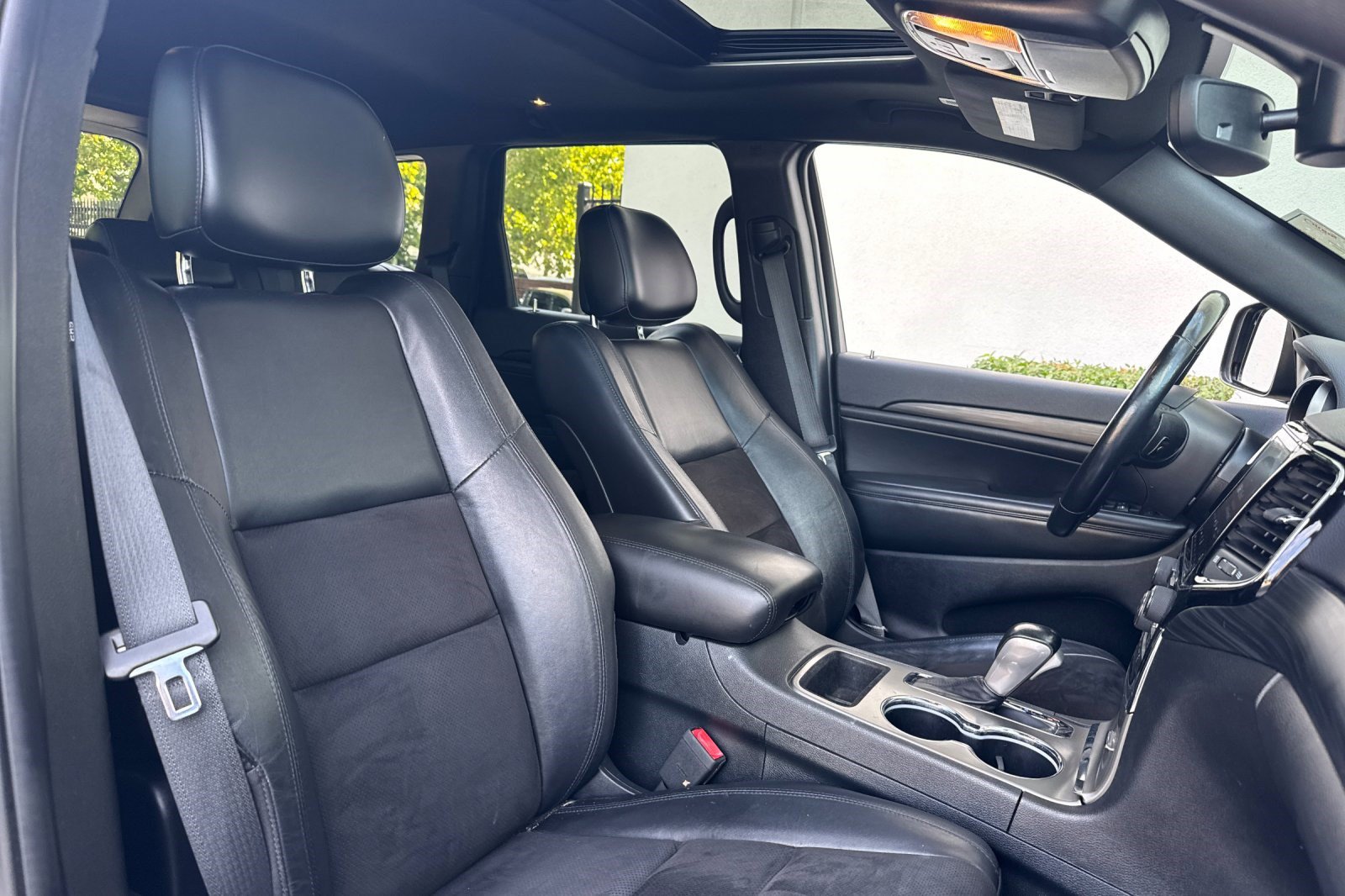 Used 2020 Jeep Grand Cherokee Altitude AWD/4WD image 29