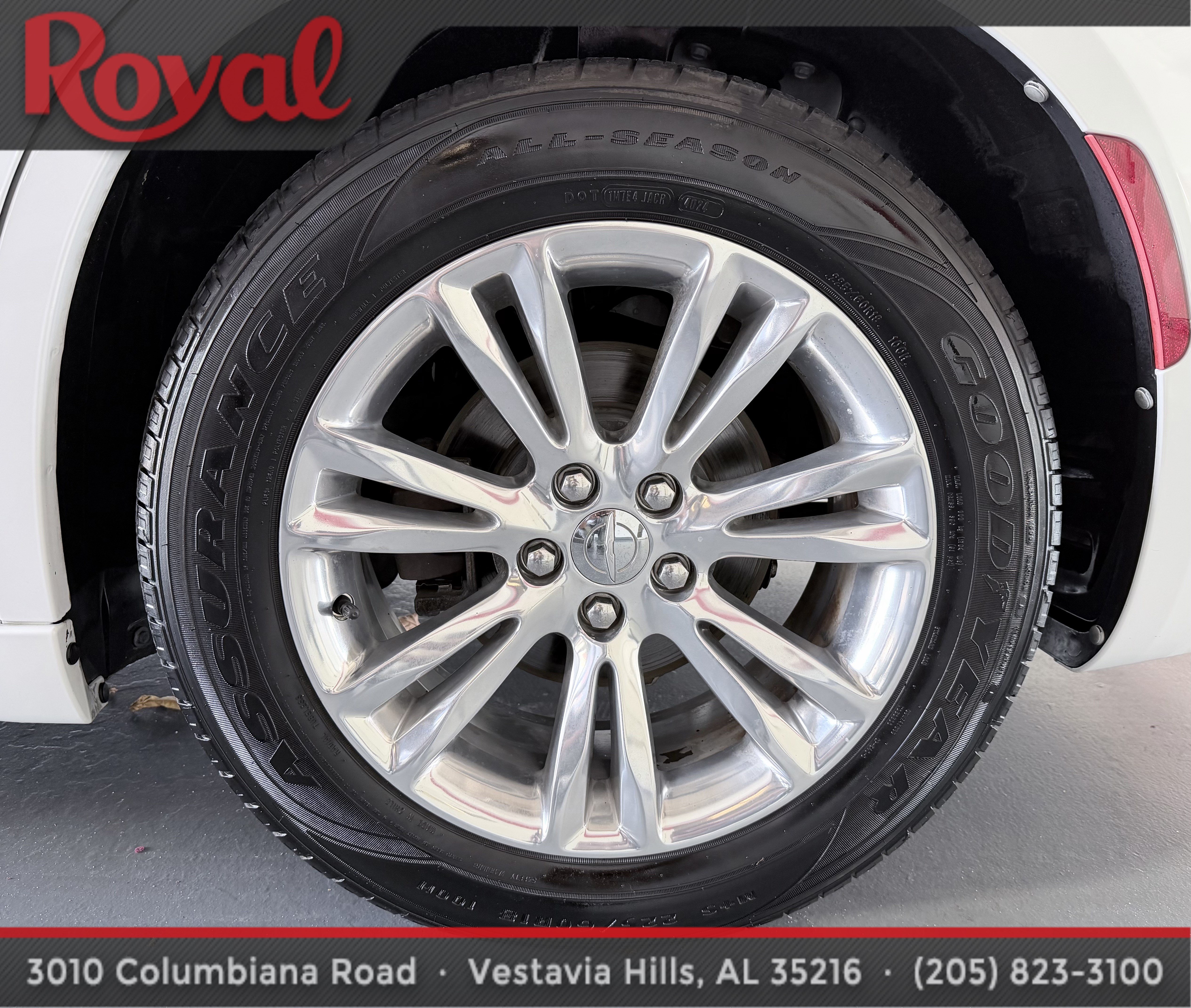 Used 2017 Chrysler 300 Limited w/ Driver Convenience Group RWD image 8