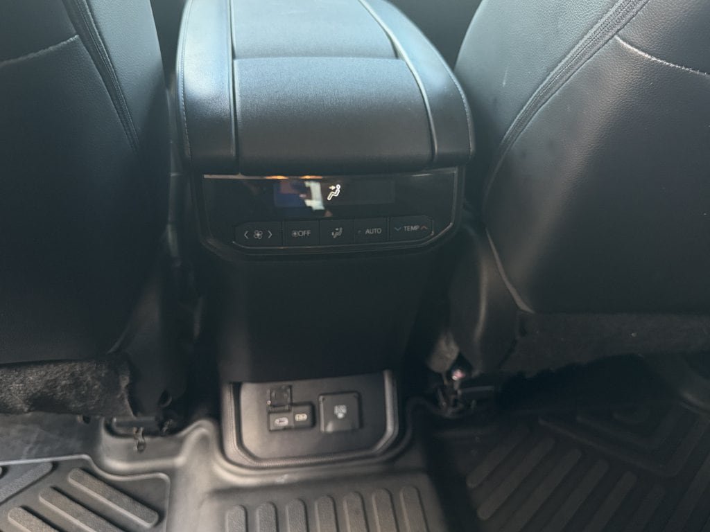 Used 2023 Toyota Highlander Limited FWD image 18