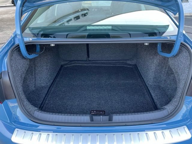 Used 2025 Volkswagen Jetta SE FWD image 29