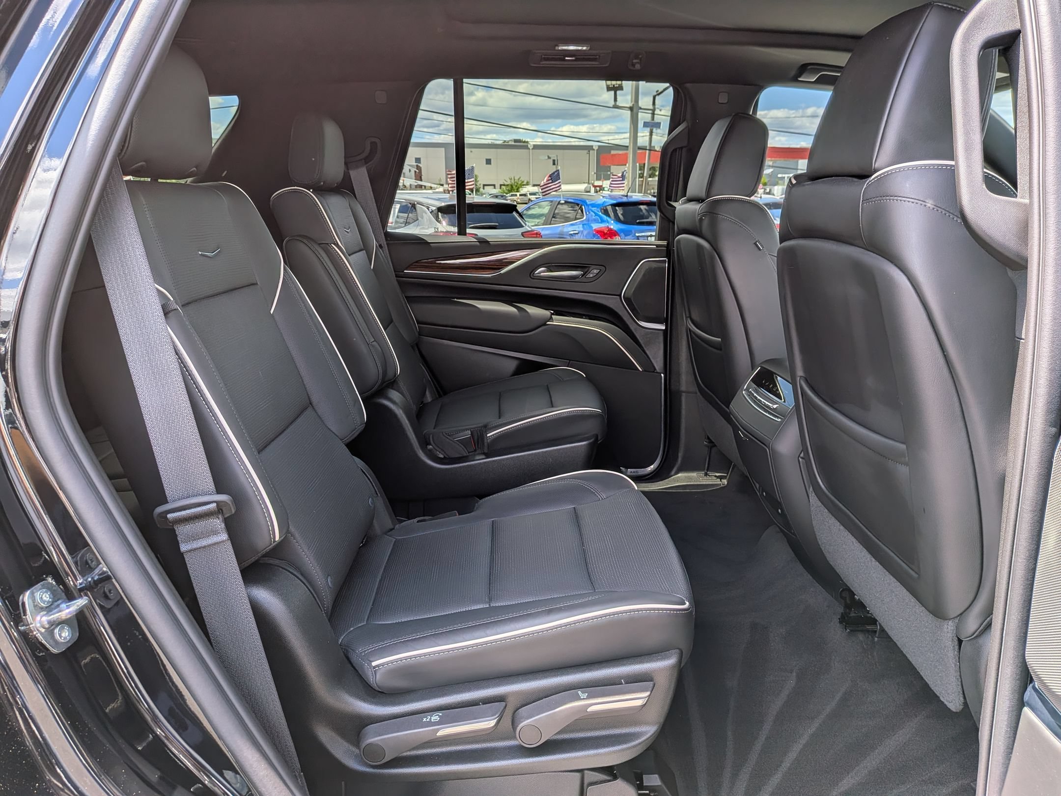 Certified 2023 Cadillac Escalade Premium Luxury AWD/4WD image 27