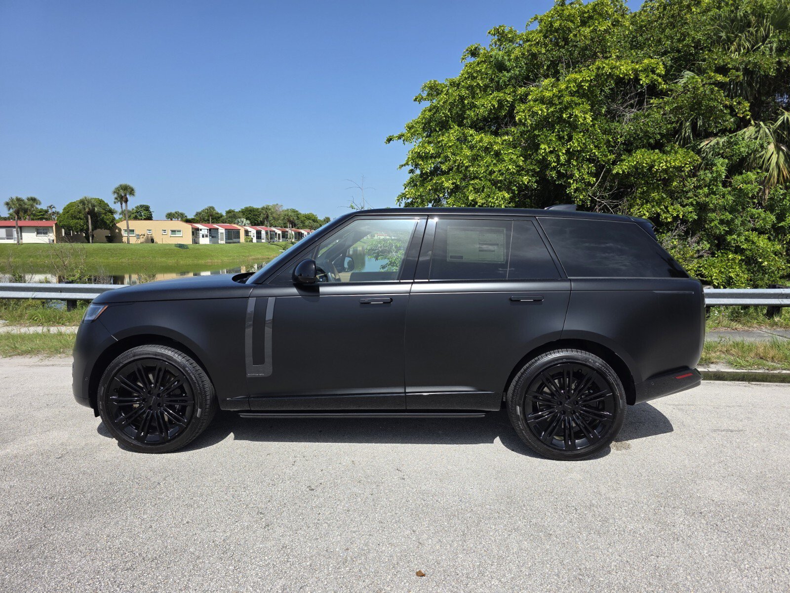 New 2026 Land Rover Range Rover Autobiography AWD/4WD image 7