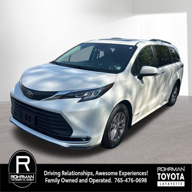 Used 2021 Toyota Sienna XLE FWD image 1
