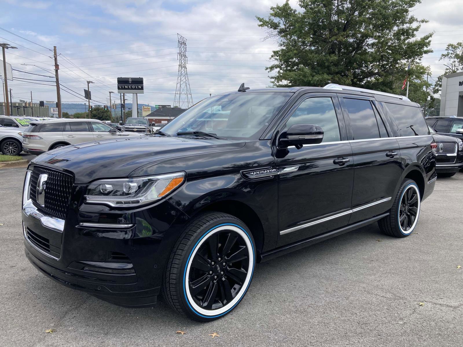 Used 2024 Lincoln Navigator L Reserve AWD/4WD image 9