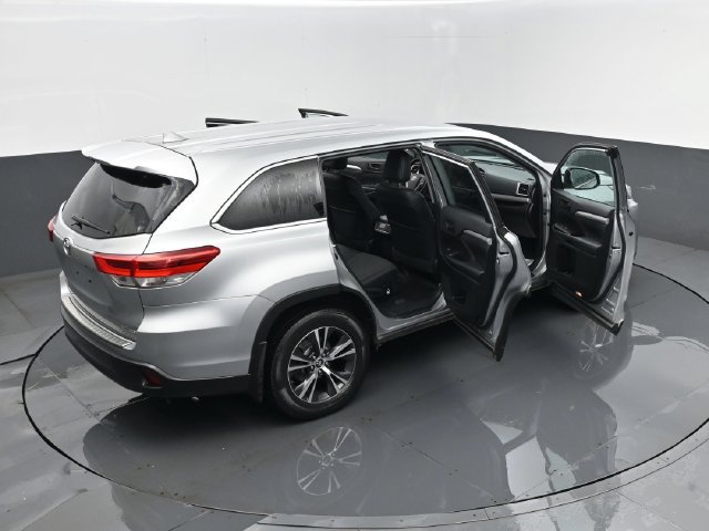 Used 2019 Toyota Highlander Plus AWD/4WD image 25
