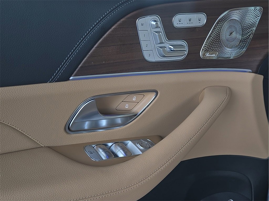 New 2026 Mercedes-Benz GLS 580 4MATIC image 17