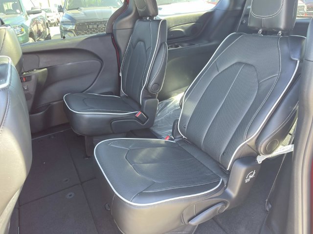 New 2027 Chrysler Pacifica Limited FWD image 16