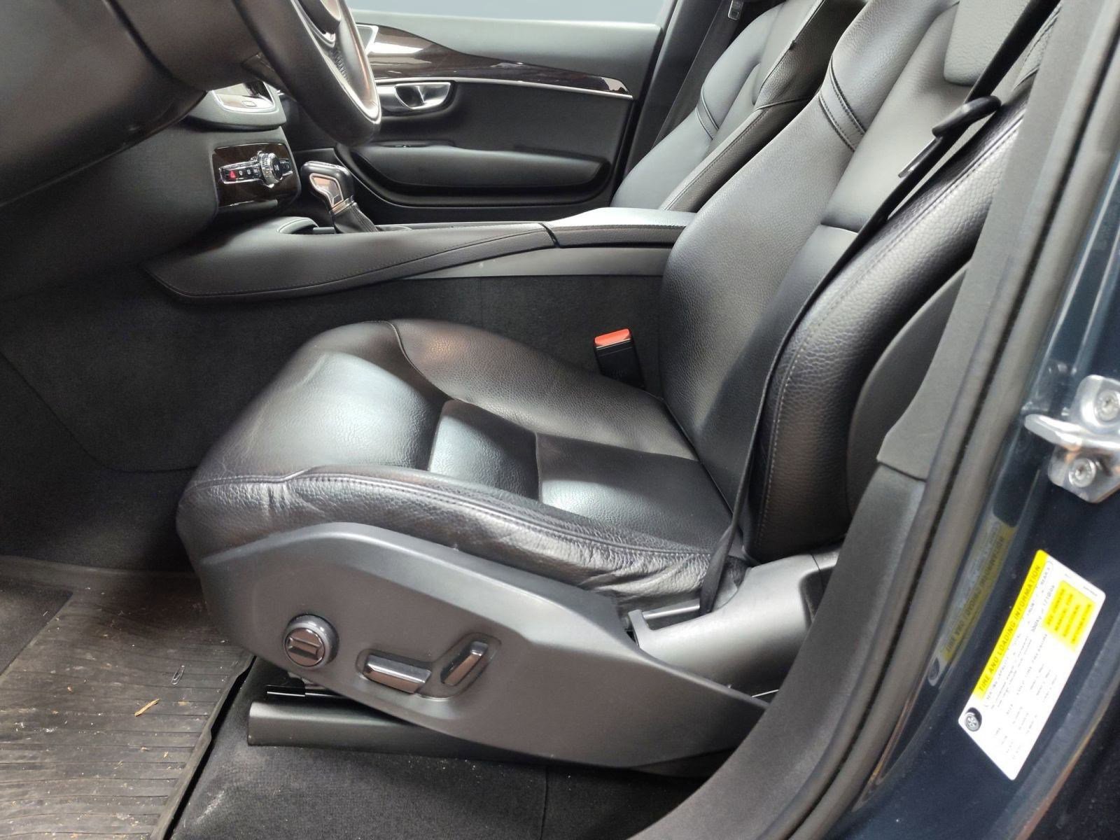 Used 2019 Volvo XC90 T6 Momentum w/ Protection Package Premier image 5