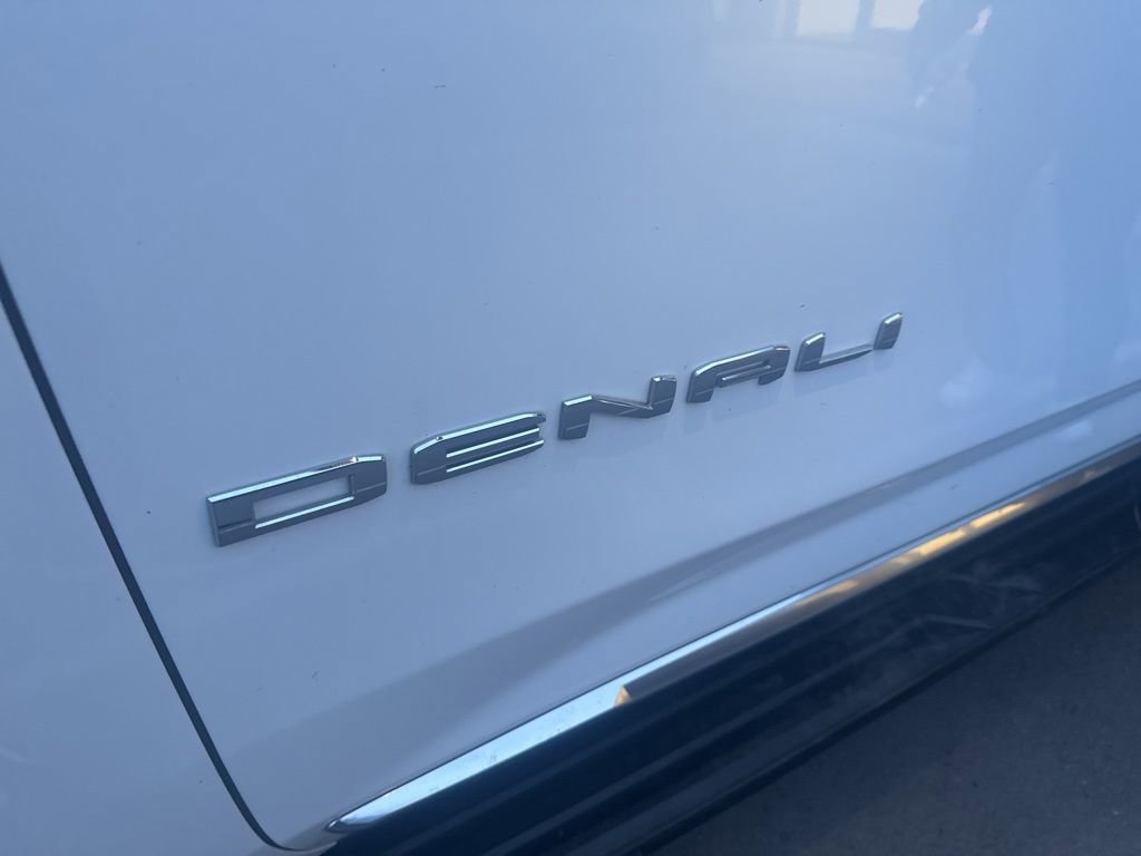 Used 2025 GMC Yukon XL Denali image 12