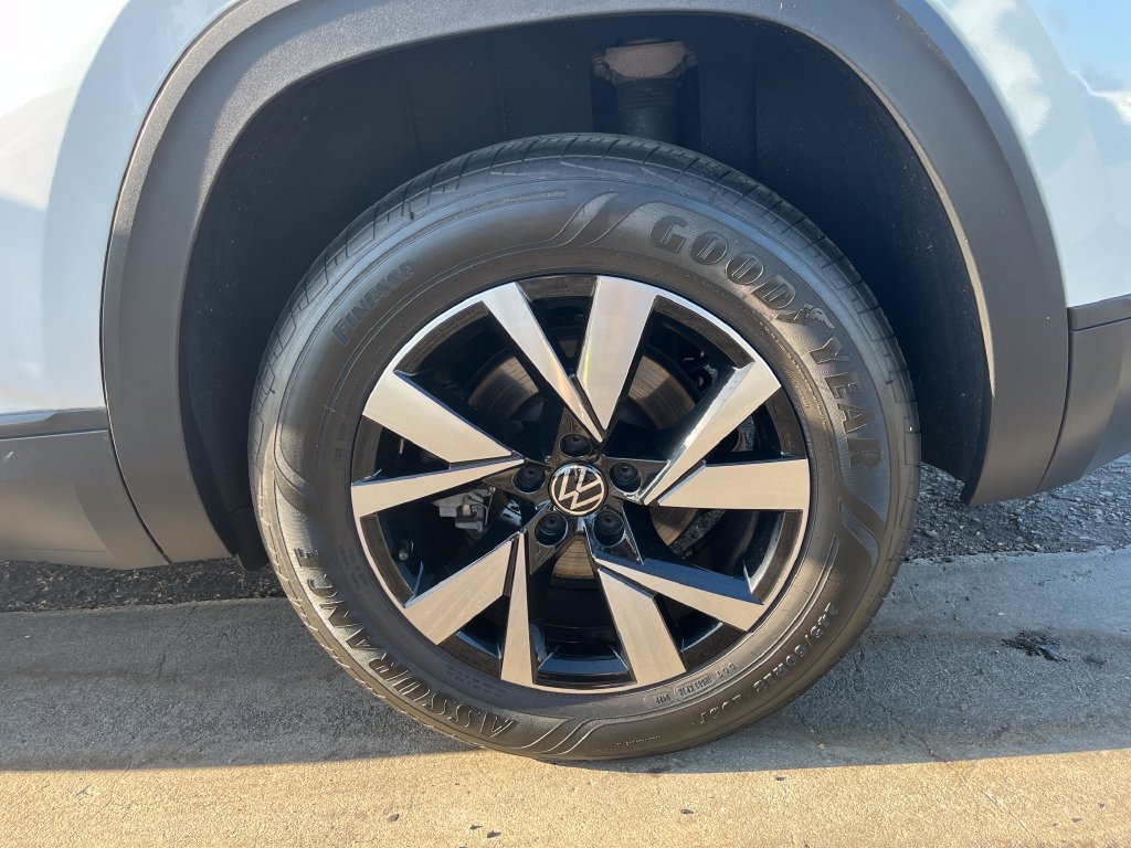 Used 2023 Volkswagen Atlas Cross Sport SE FWD image 32