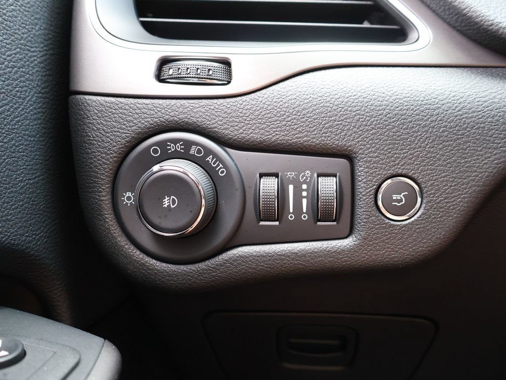 Used 2022 Jeep Cherokee Latitude Lux AWD/4WD image 30
