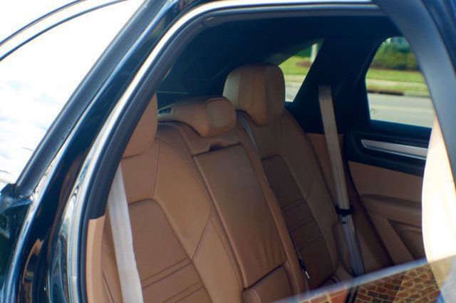 Used 2023 Porsche Cayenne AWD/4WD image 45