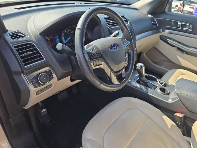 Used 2018 Ford Explorer XLT w/ Equipment Group 202A FWD image 16