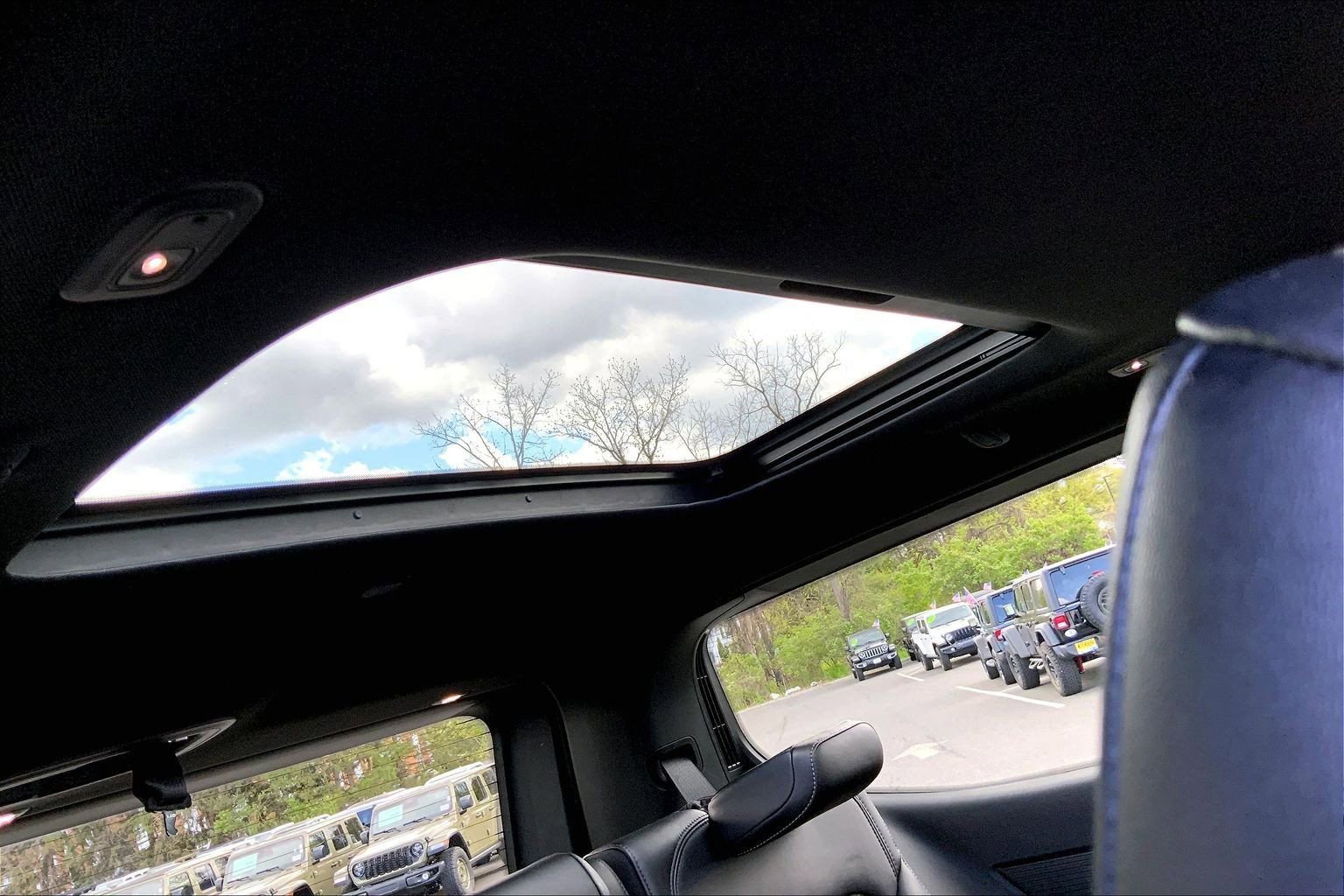 Certified 2024 Jeep Wagoneer Series II AWD/4WD image 29