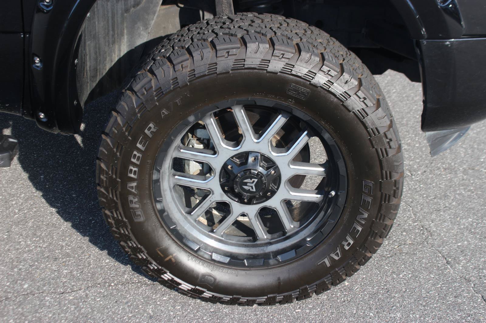 Used 2021 Nissan Titan SV w/ SV Convenience Package AWD/4WD image 39