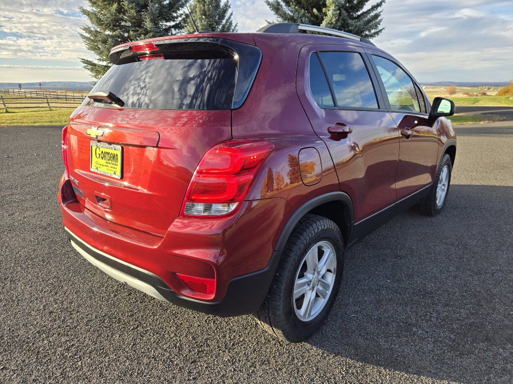 Used 2022 Chevrolet Trax LT w/ LT Convenience Package image 5