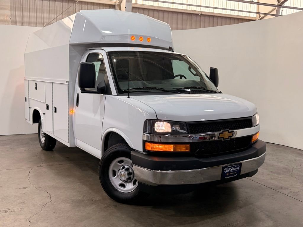 New 2025 Chevrolet Express 3500 w/ Power Convenience Package image 7