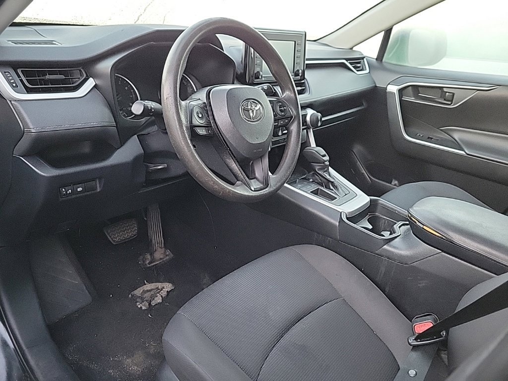 Used 2020 Toyota RAV4 LE FWD image 7
