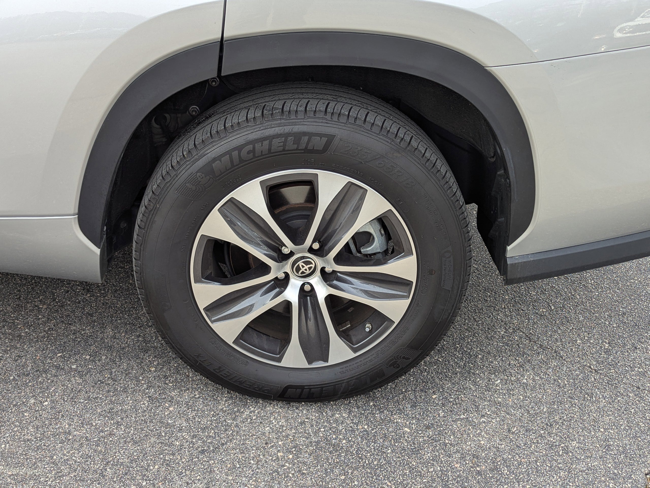 Used 2023 Toyota Highlander XLE image 31