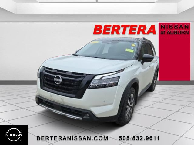 Used 2024 Nissan Pathfinder SL w/ Black Appearance Package AWD/4WD image 5