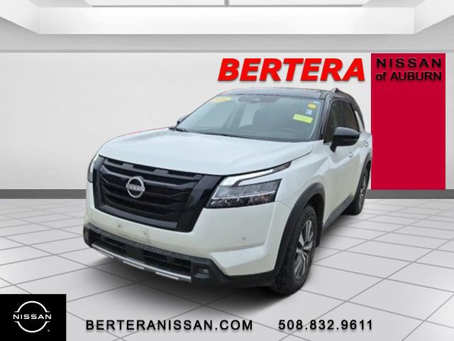 Used 2024 Nissan Pathfinder SL w/ Black Appearance Package AWD/4WD image 5