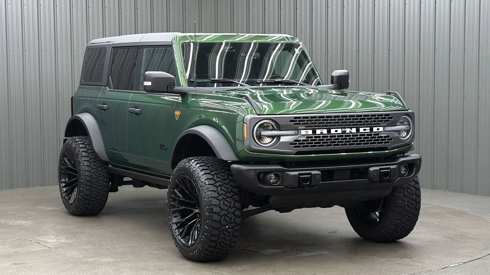Used 2025 Ford Bronco Badlands image 7