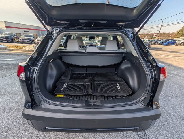 Used 2025 Toyota Corolla Cross LE image 6