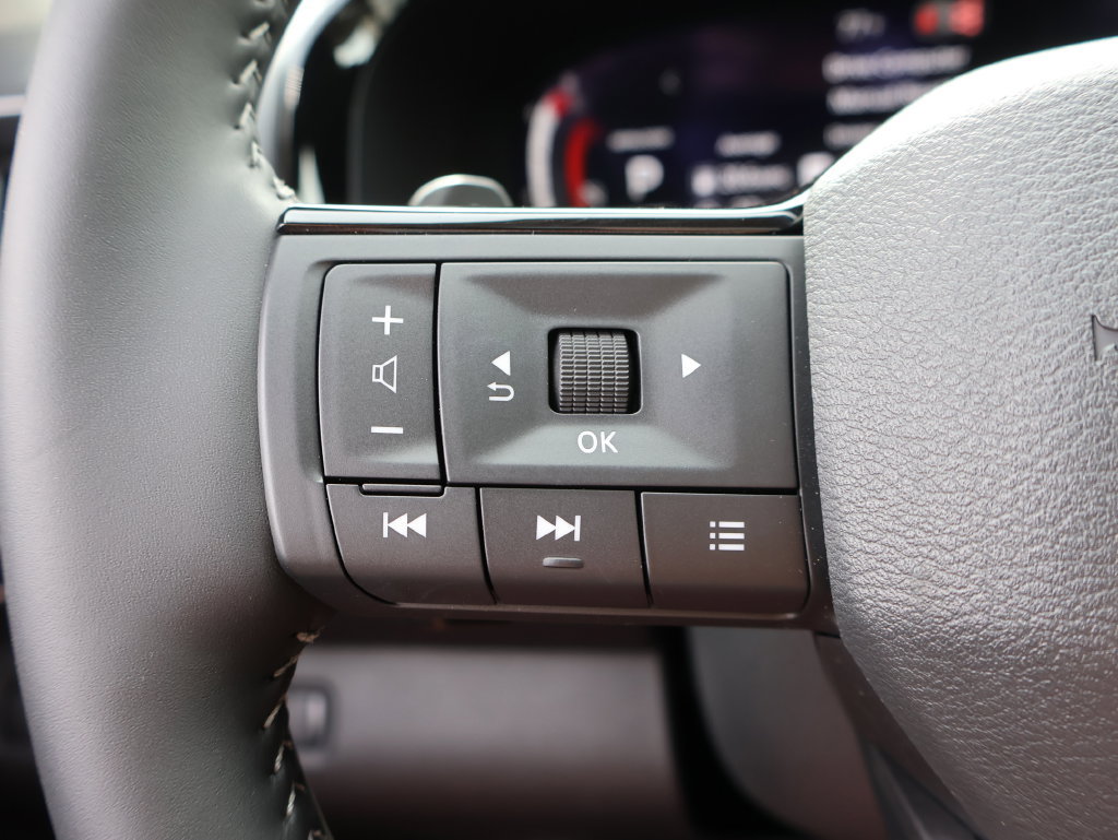 Used 2026 Nissan Pathfinder SL w/ SL Premium Package AWD/4WD image 28