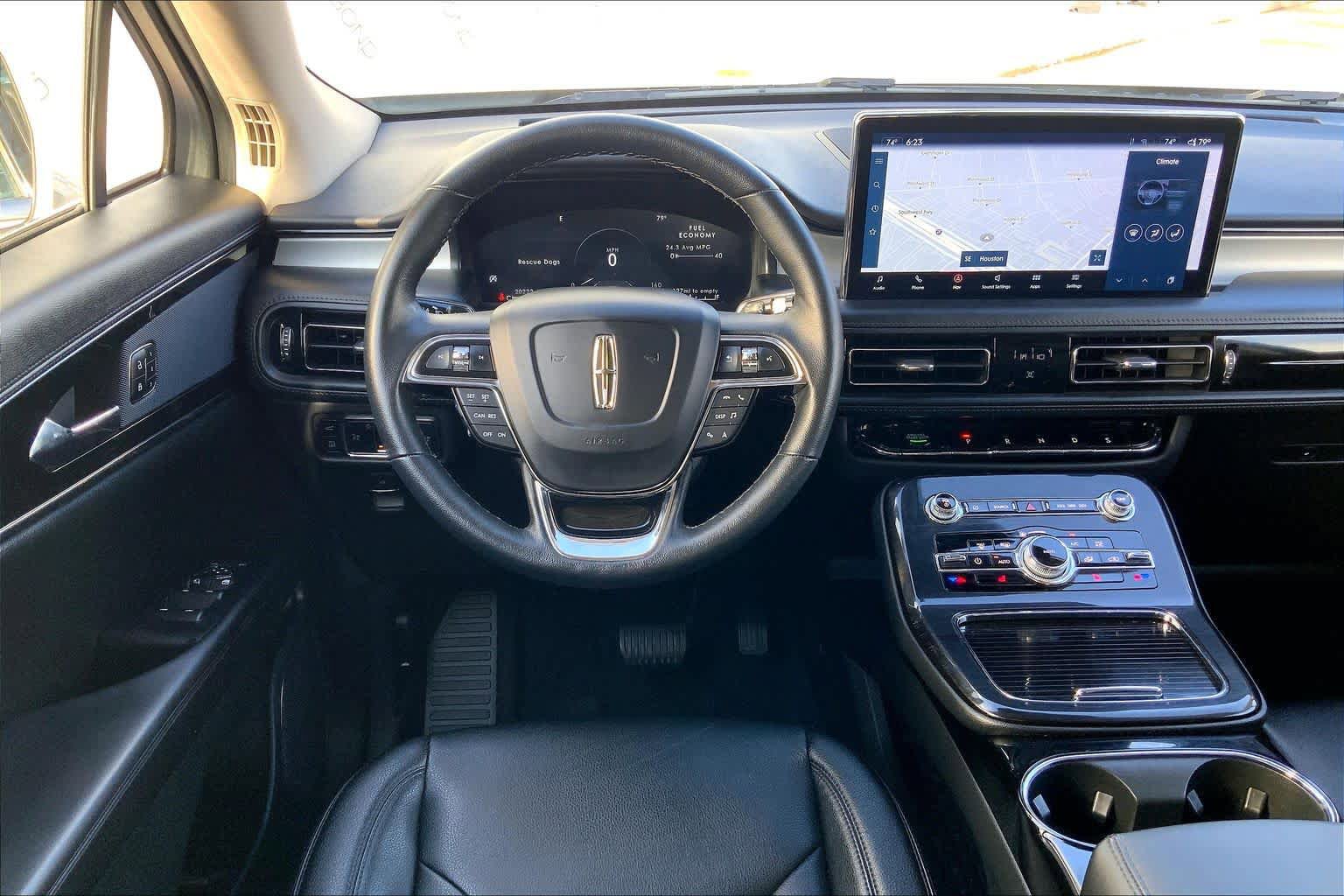 Used 2023 Lincoln Nautilus FWD w/ Premium Package image 6