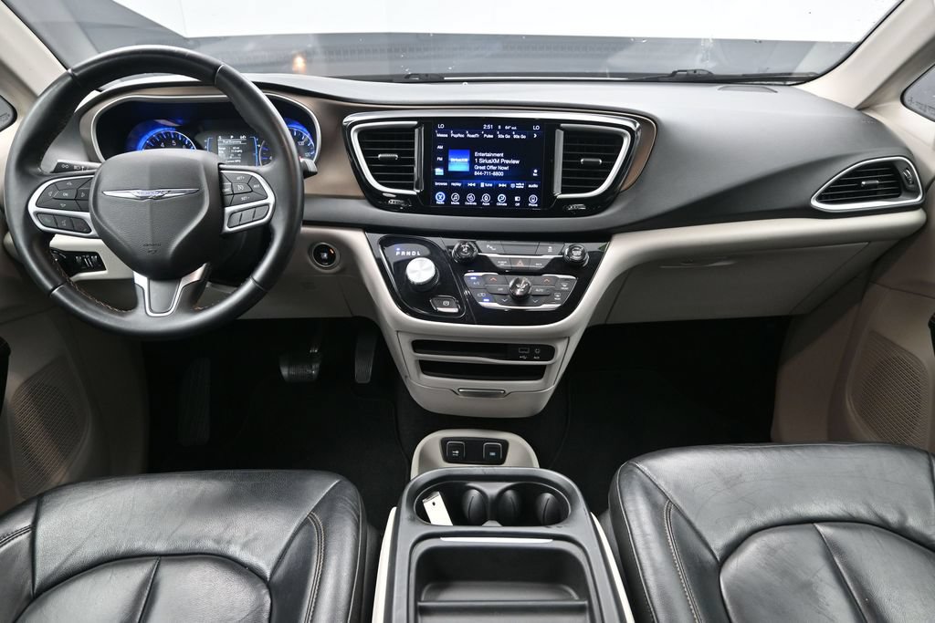 Used 2017 Chrysler Pacifica Touring-L FWD image 27