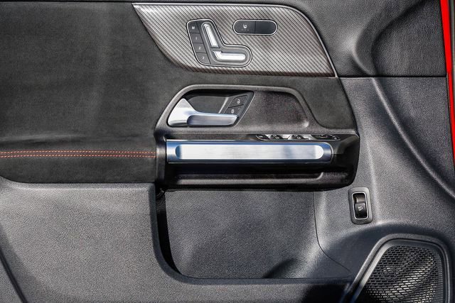 Used 2023 Mercedes-Benz GLB 250 4MATIC image 21