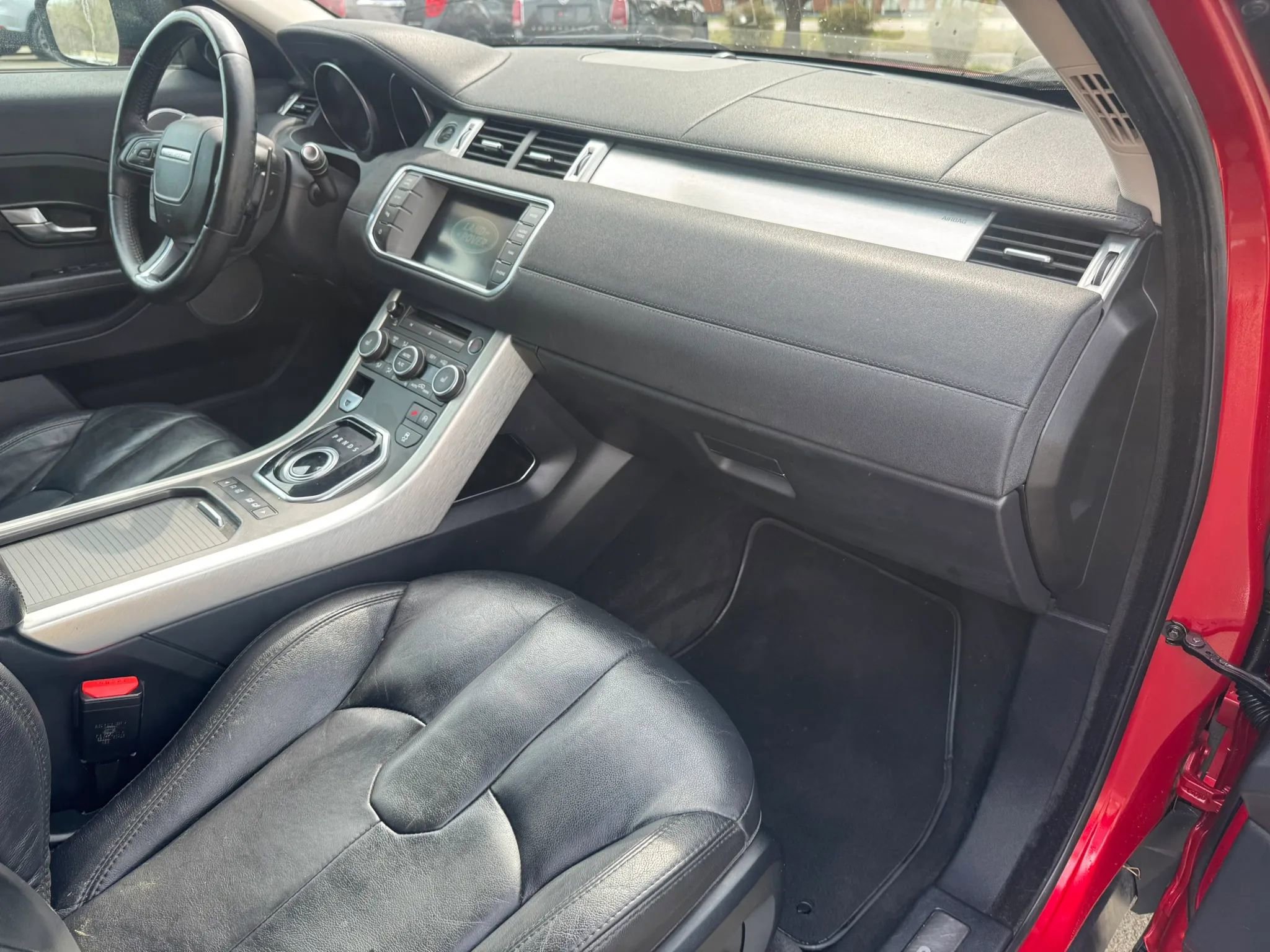 Used 2015 Land Rover Range Rover Evoque Pure Plus image 24