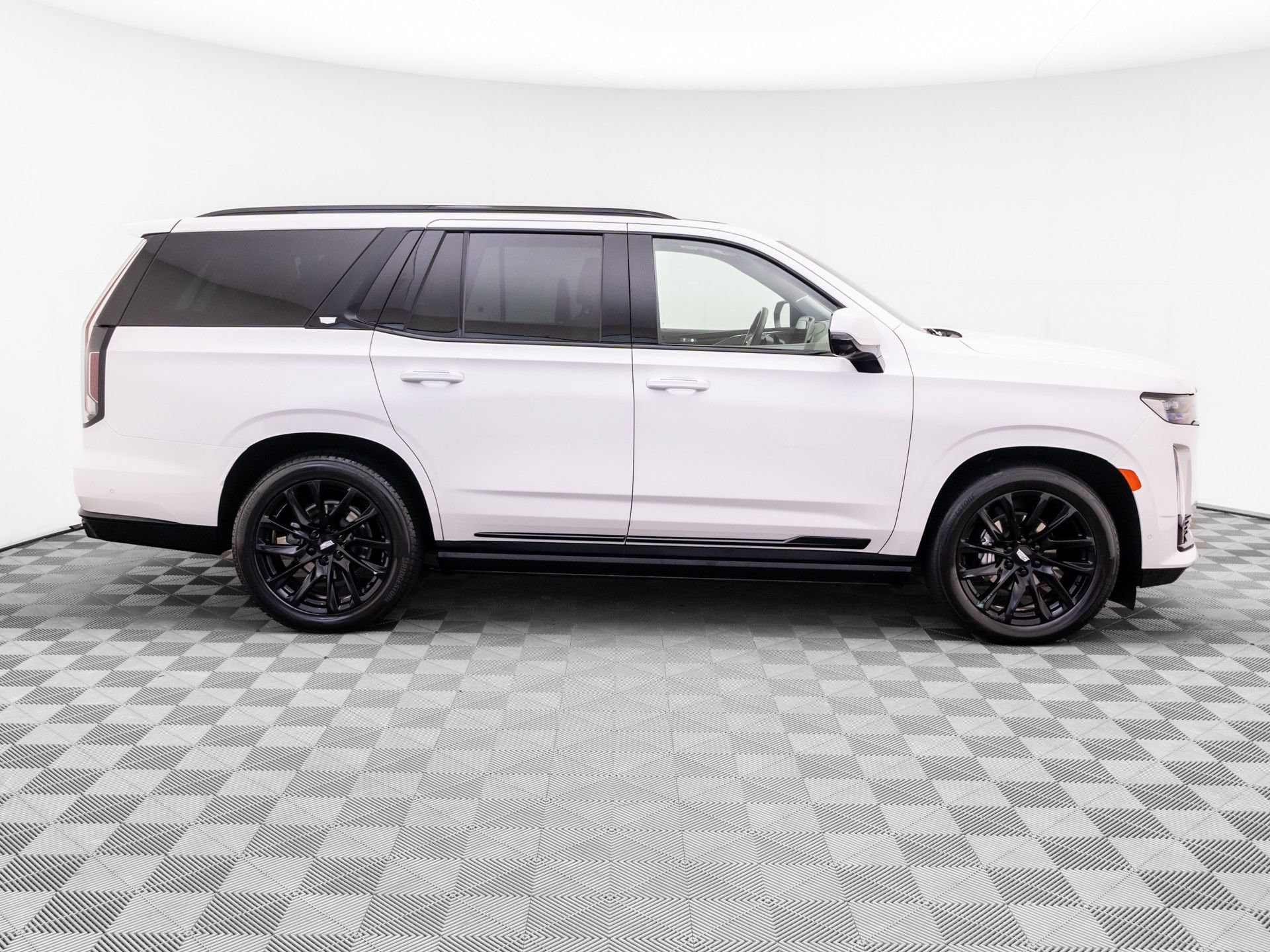 Used 2024 Cadillac Escalade Sport Platinum w/ LPO, ONYX Package AWD/4WD image 6